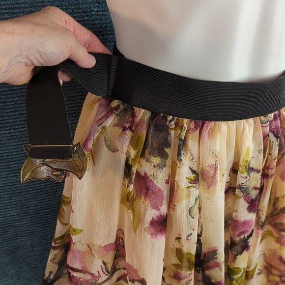 Charlotte Russe Floral Mini-skirt, Leaf Belt Buckle - Picture 6 of 14